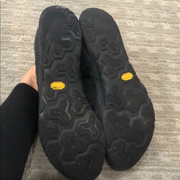 Men’s New Balance Sneakers - Picture 6 of 7